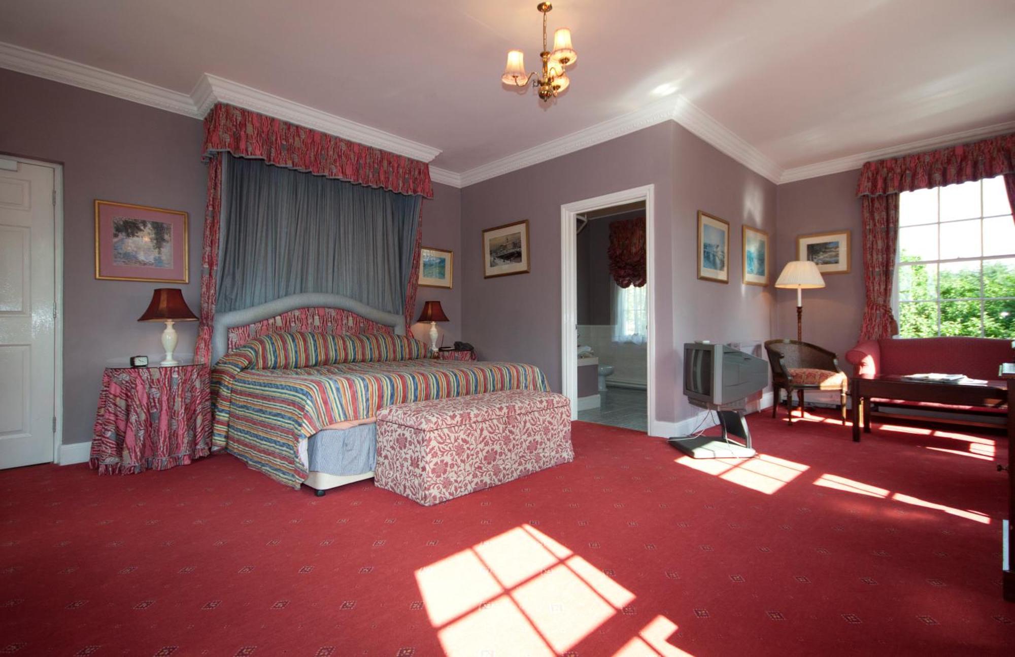 Corse Lawn House Hotel Ruang foto